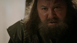 extant_GameOfThrones_1x05-TheWolfAndTheLion_4955