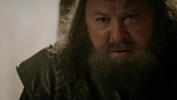extant_GameOfThrones_1x05-TheWolfAndTheLion_4966