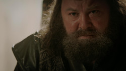 extant_GameOfThrones_1x05-TheWolfAndTheLion_4968
