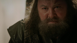 extant_GameOfThrones_1x05-TheWolfAndTheLion_4969