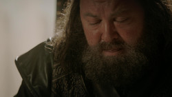 extant_GameOfThrones_1x05-TheWolfAndTheLion_5018