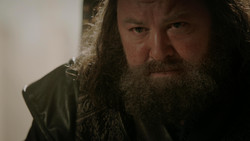 extant_GameOfThrones_1x05-TheWolfAndTheLion_5027