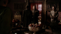 extant_GameOfThrones_1x05-TheWolfAndTheLion_5208