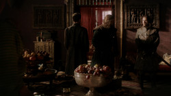 extant_GameOfThrones_1x05-TheWolfAndTheLion_5252