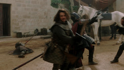 extant_GameOfThrones_1x05-TheWolfAndTheLion_5443