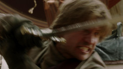 extant_GameOfThrones_1x05-TheWolfAndTheLion_5545