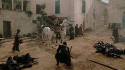 extant_GameOfThrones_1x05-TheWolfAndTheLion_5601