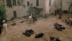extant_GameOfThrones_1x05-TheWolfAndTheLion_5623