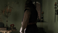 extant_GameOfThrones_1x06-AGoldenCrown_0197