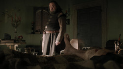 extant_GameOfThrones_1x06-AGoldenCrown_0217