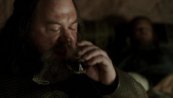 extant_GameOfThrones_1x06-AGoldenCrown_0357