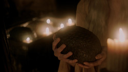 extant_GameOfThrones_1x06-AGoldenCrown_0489