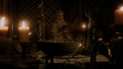 extant_GameOfThrones_1x06-AGoldenCrown_0504