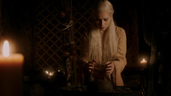 extant_GameOfThrones_1x06-AGoldenCrown_0576