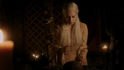 extant_GameOfThrones_1x06-AGoldenCrown_0584