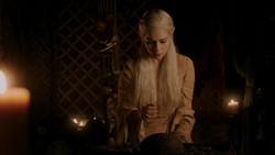 extant_GameOfThrones_1x06-AGoldenCrown_0585