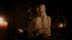 extant_GameOfThrones_1x06-AGoldenCrown_0587