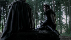 extant_GameOfThrones_1x06-AGoldenCrown_0768