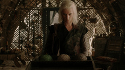 extant_GameOfThrones_1x06-AGoldenCrown_1948