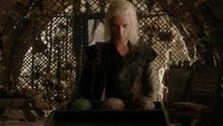 extant_GameOfThrones_1x06-AGoldenCrown_1949