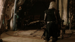 extant_GameOfThrones_1x06-AGoldenCrown_1954