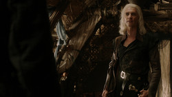 extant_GameOfThrones_1x06-AGoldenCrown_2035