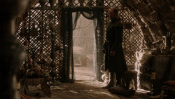 extant_GameOfThrones_1x06-AGoldenCrown_2175
