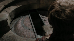 extant_GameOfThrones_1x06-AGoldenCrown_2756