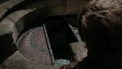 extant_GameOfThrones_1x06-AGoldenCrown_2757