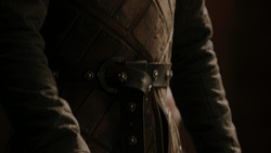 extant_GameOfThrones_1x06-AGoldenCrown_3508