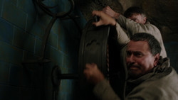extant_GameOfThrones_1x06-AGoldenCrown_3671