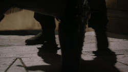 extant_GameOfThrones_1x06-AGoldenCrown_3778