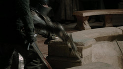 extant_GameOfThrones_1x06-AGoldenCrown_3942