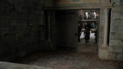 extant_GameOfThrones_1x06-AGoldenCrown_4126
