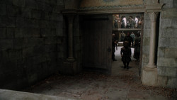 extant_GameOfThrones_1x06-AGoldenCrown_4128