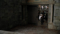 extant_GameOfThrones_1x06-AGoldenCrown_4129
