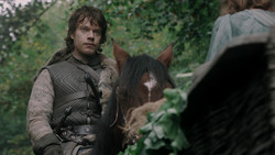 extant_GameOfThrones_1x06-AGoldenCrown_4554