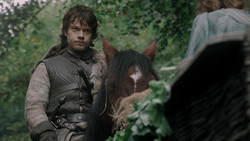 extant_GameOfThrones_1x06-AGoldenCrown_4555