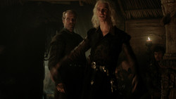 extant_GameOfThrones_1x06-AGoldenCrown_4988