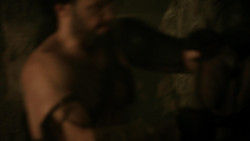 extant_GameOfThrones_1x06-AGoldenCrown_5260