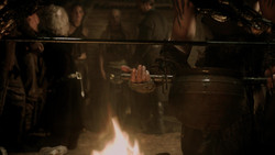 extant_GameOfThrones_1x06-AGoldenCrown_5330