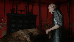 extant_GameOfThrones_1x07-YouWinOrYouDie_0055