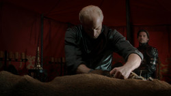 extant_GameOfThrones_1x07-YouWinOrYouDie_0145