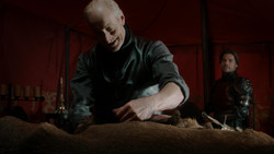 extant_GameOfThrones_1x07-YouWinOrYouDie_0156