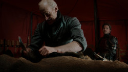 extant_GameOfThrones_1x07-YouWinOrYouDie_0158