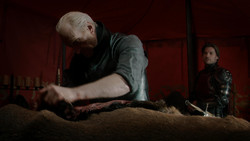 extant_GameOfThrones_1x07-YouWinOrYouDie_0163