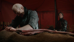 extant_GameOfThrones_1x07-YouWinOrYouDie_0254