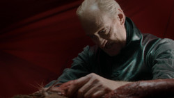 extant_GameOfThrones_1x07-YouWinOrYouDie_0329