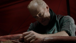 extant_GameOfThrones_1x07-YouWinOrYouDie_0344