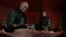 extant_GameOfThrones_1x07-YouWinOrYouDie_0389